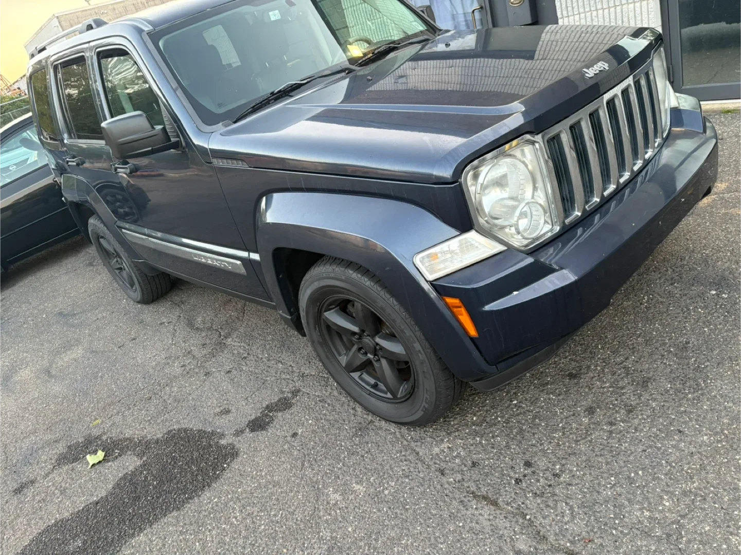 👌 2008 jeep liberty  $3300 image indicator(2)