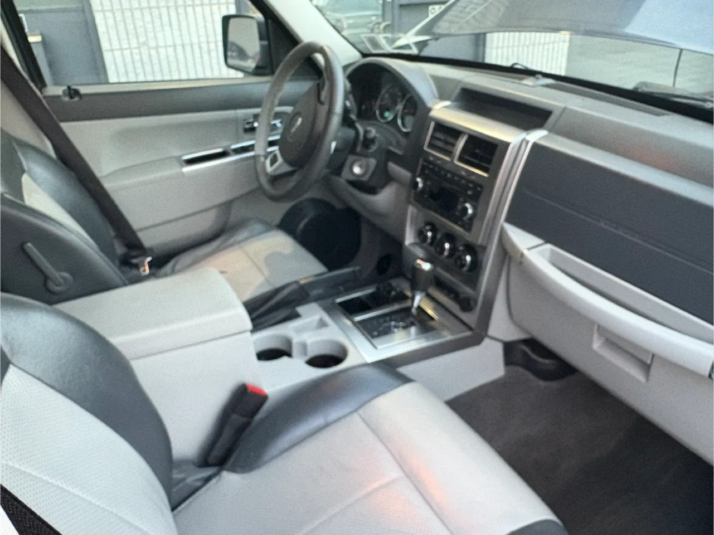 👌 2008 jeep liberty  $3300 image indicator(7)