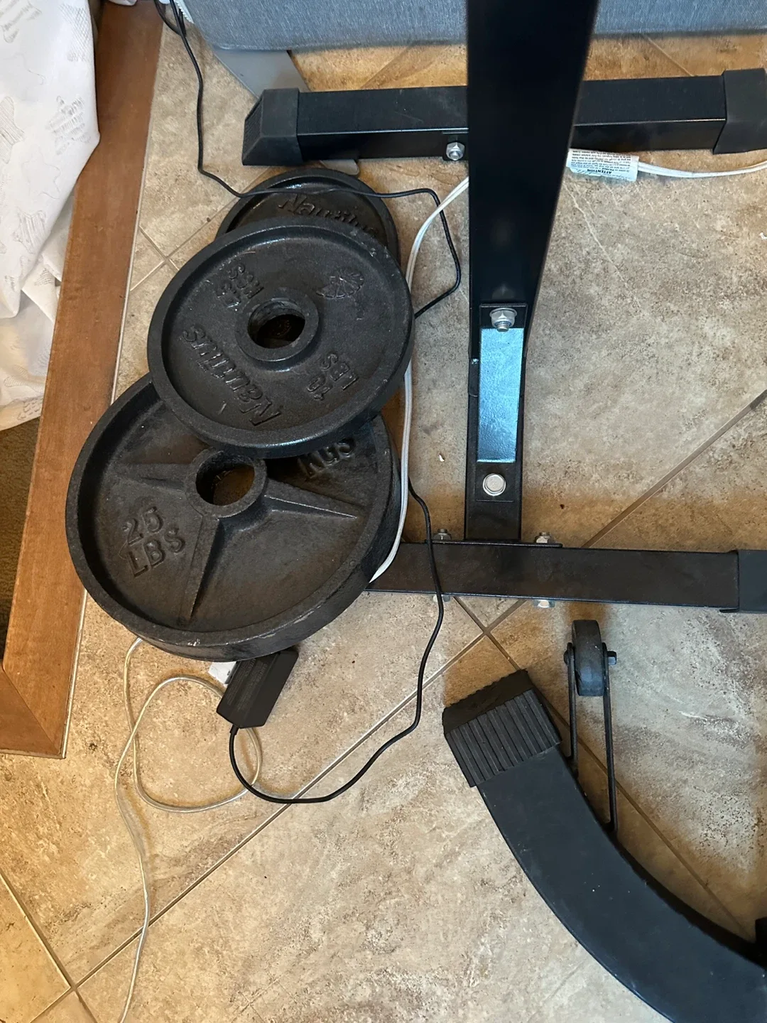 Weight Bench with Squat Rack image indicator(7)