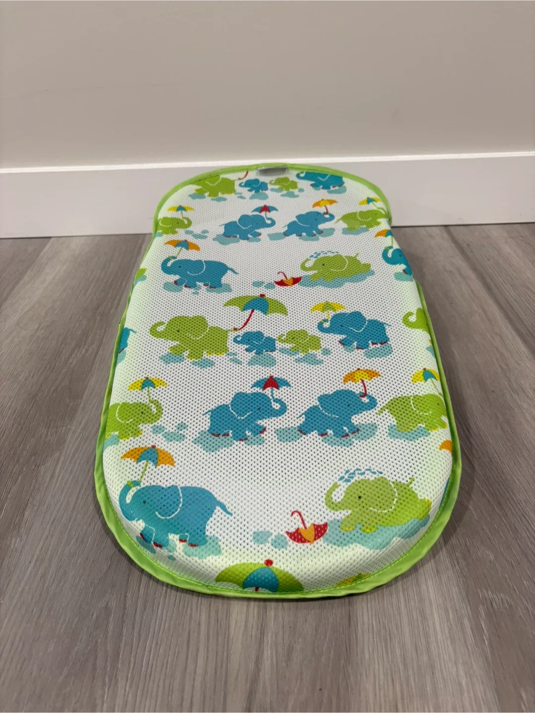 White Baby Bathtub with mesh insert image indicator(5)