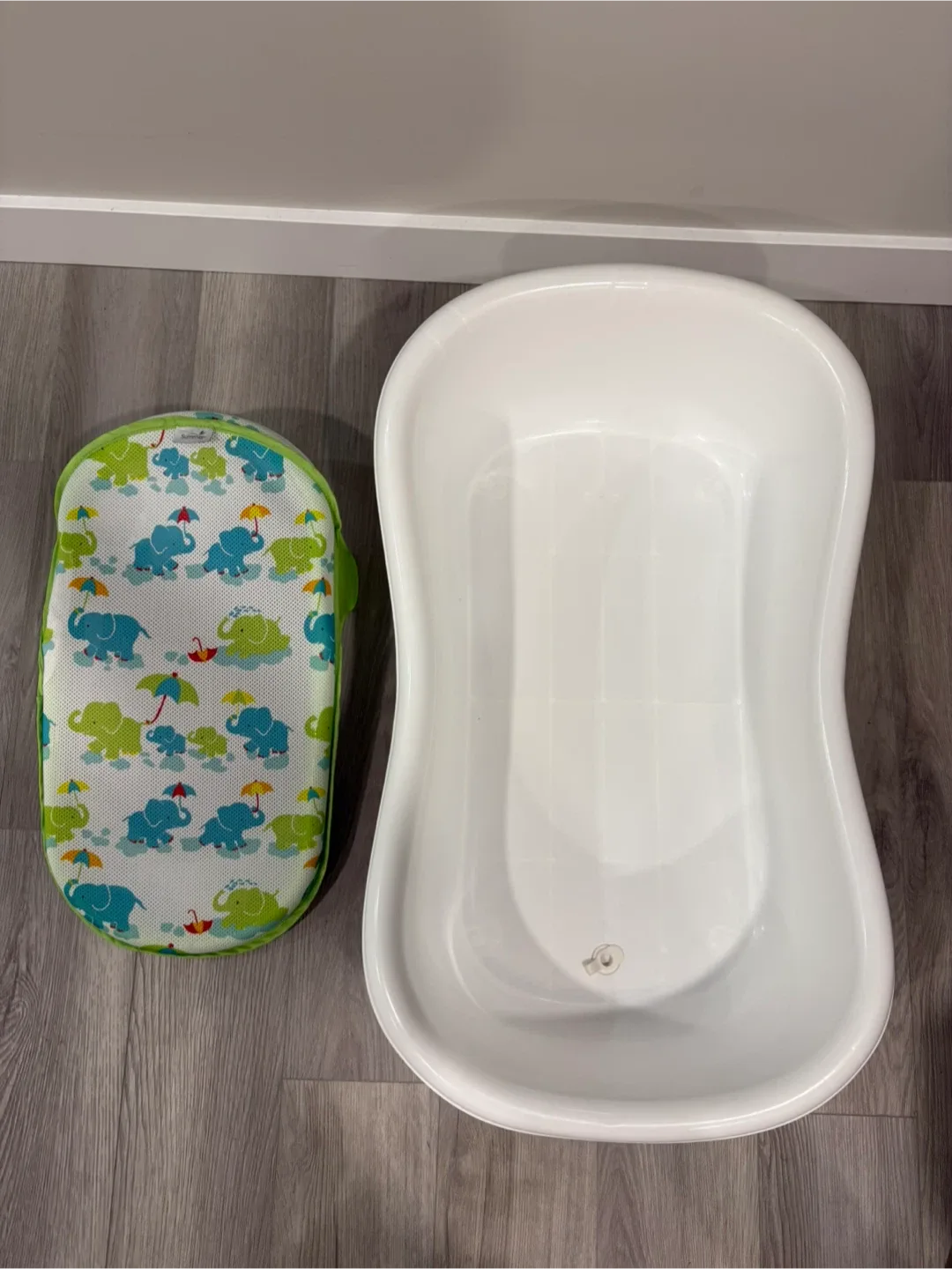 White Baby Bathtub with mesh insert image indicator(7)