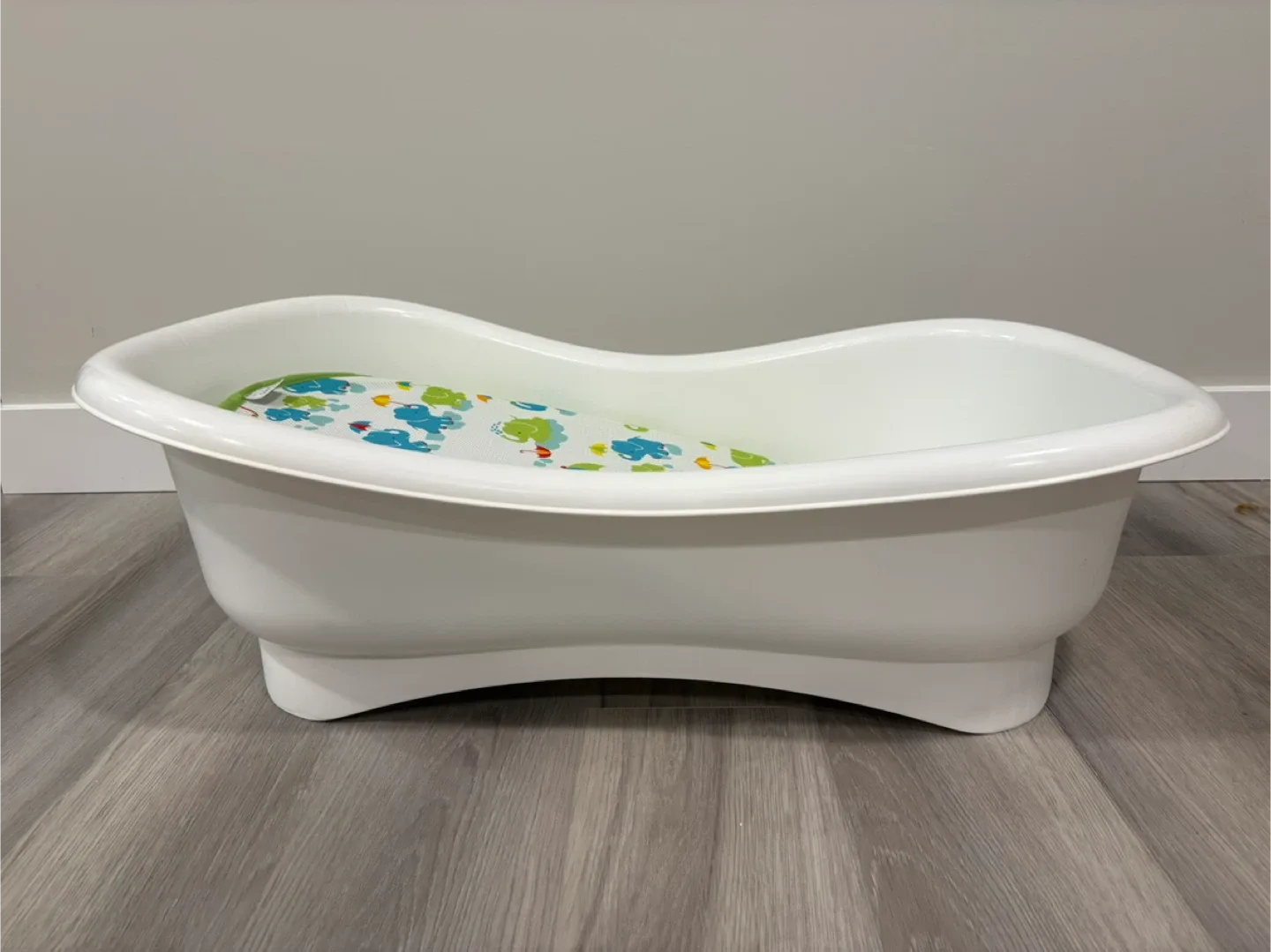 White Baby Bathtub with mesh insert image indicator(10)