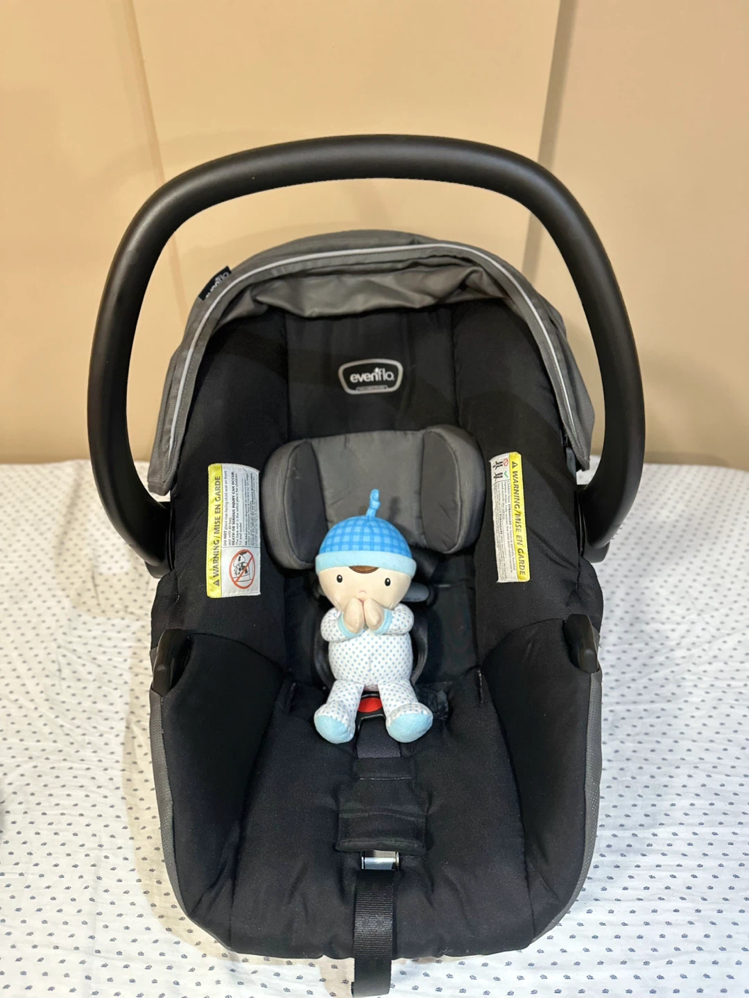 Evenflo Infant Car Seat - Black & Grey