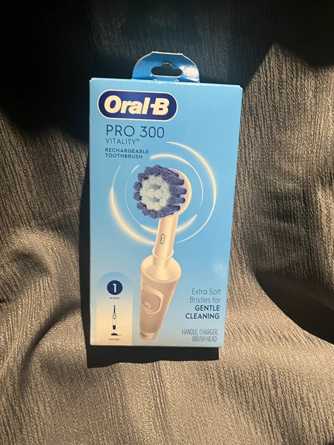 Oral-B Pro 300 Vitality Rechargeable Toothbrush - New thumbnail