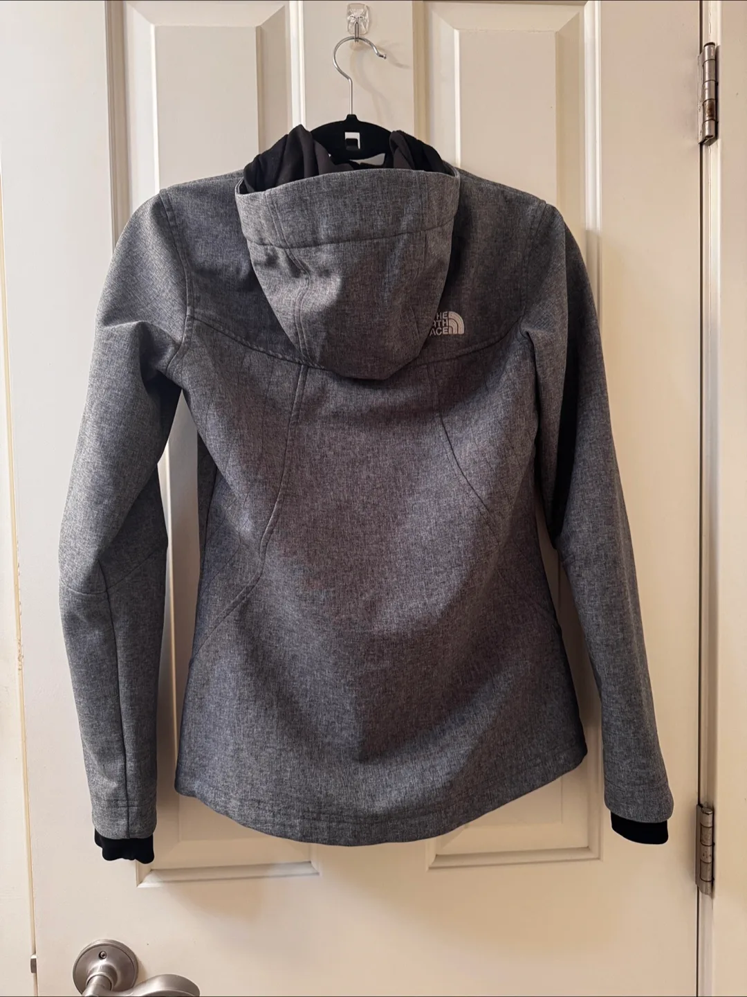 The North Face Women’s Soft Shell Jacket - XS image indicator(2)