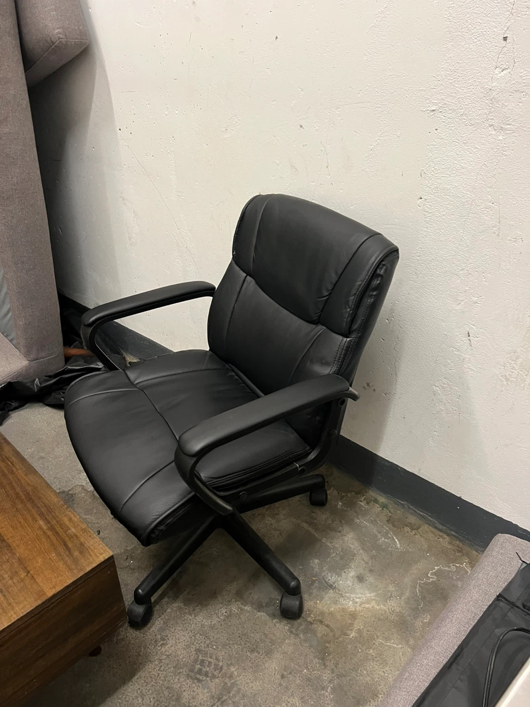 2 Office Chairs - Black - photo 2