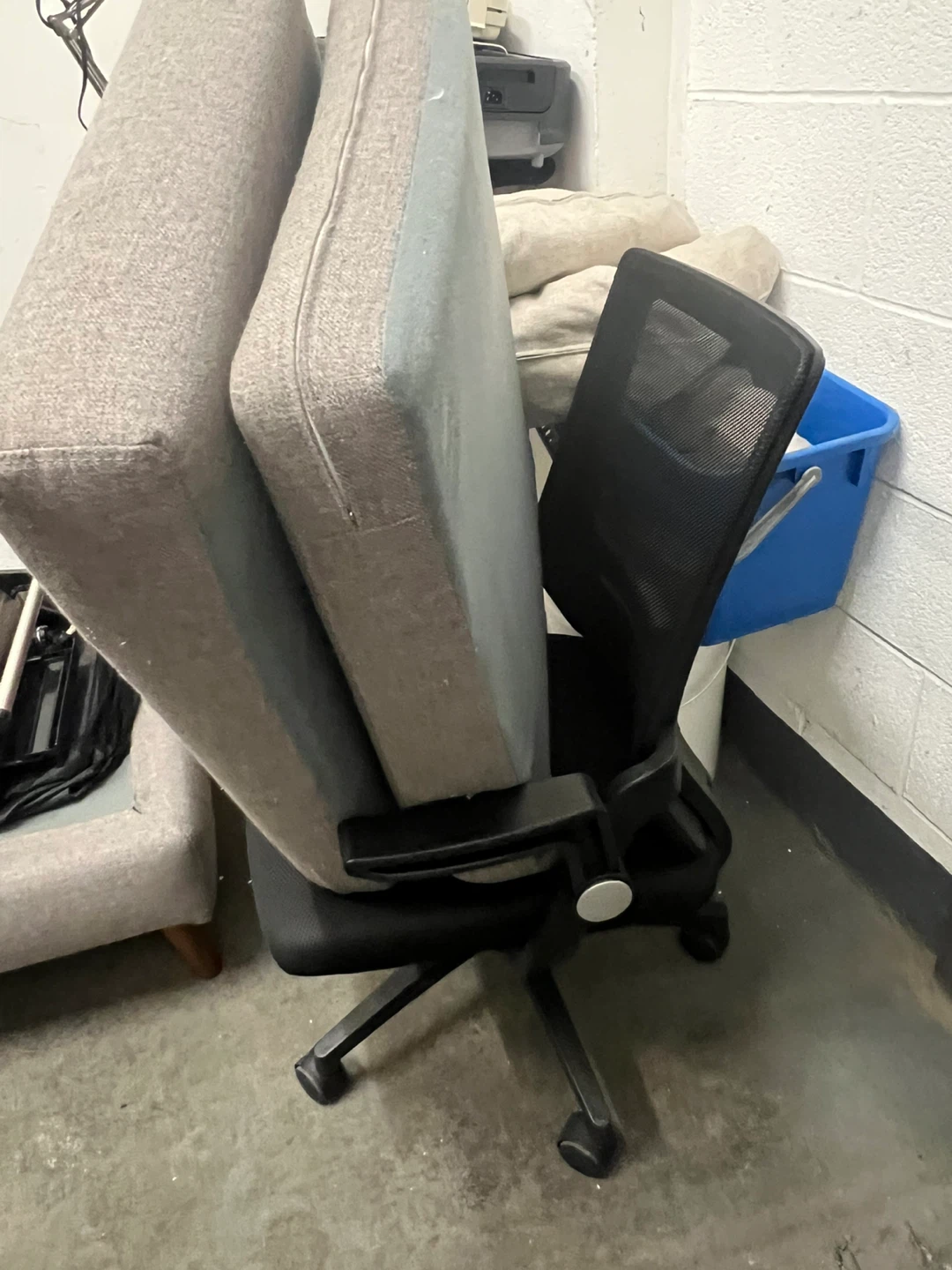 2 Office Chairs - Black - photo 3
