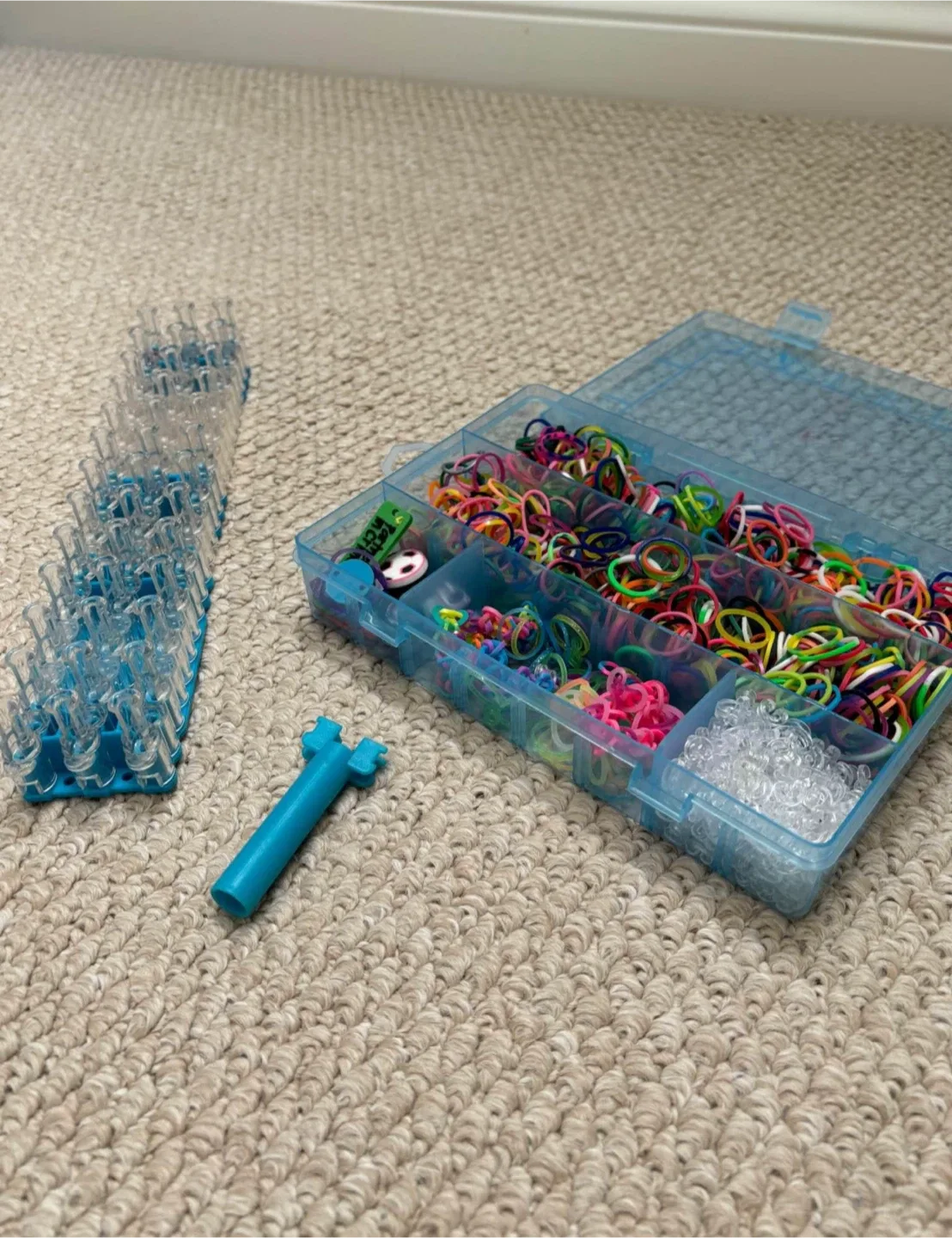 Rainbow Loom DIY Kit (BRAND NEW) image indicator(2)