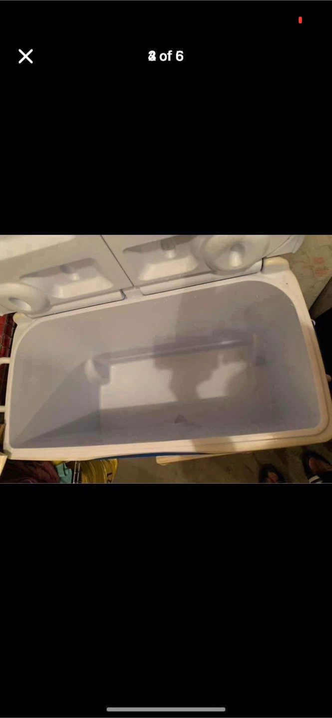 Rubbermaid Wheeled Cooler - photo 2