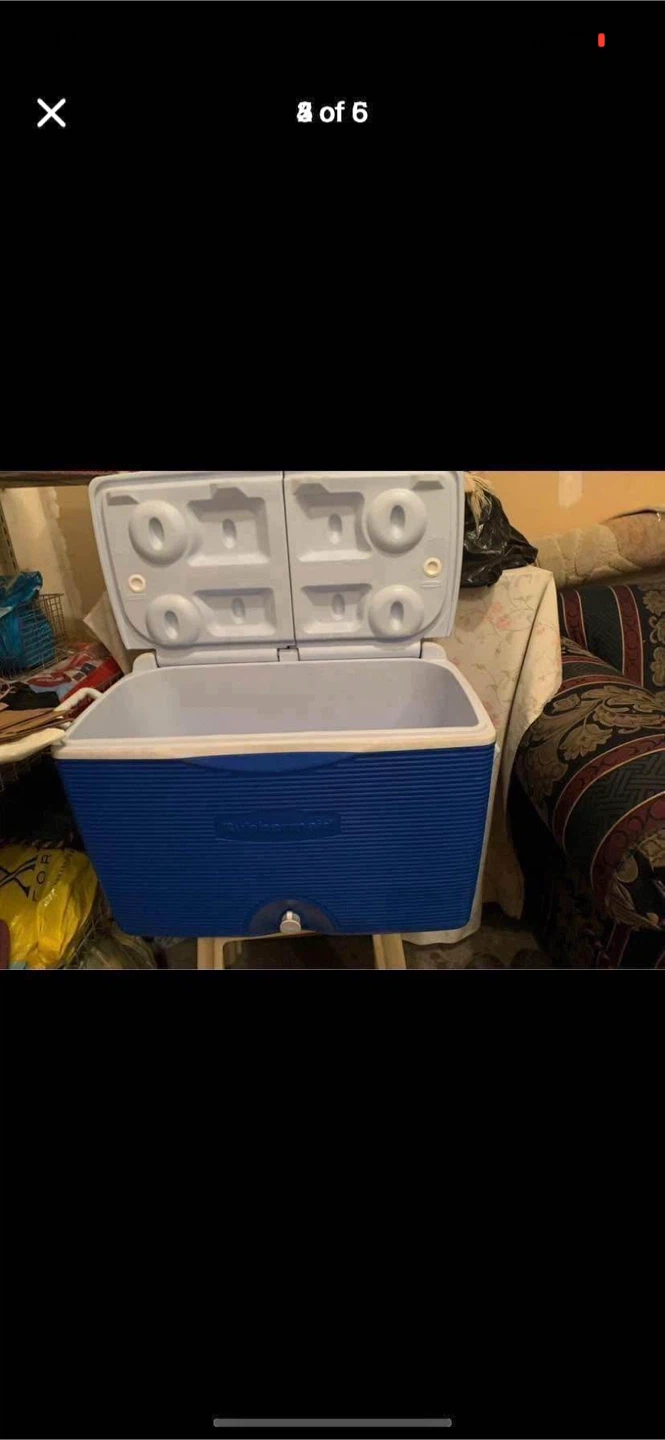 Rubbermaid Wheeled Cooler