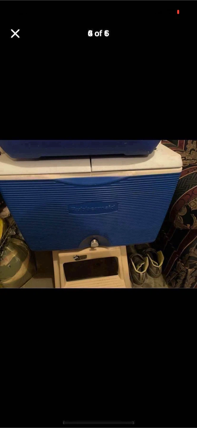 Rubbermaid Wheeled Cooler - photo 5