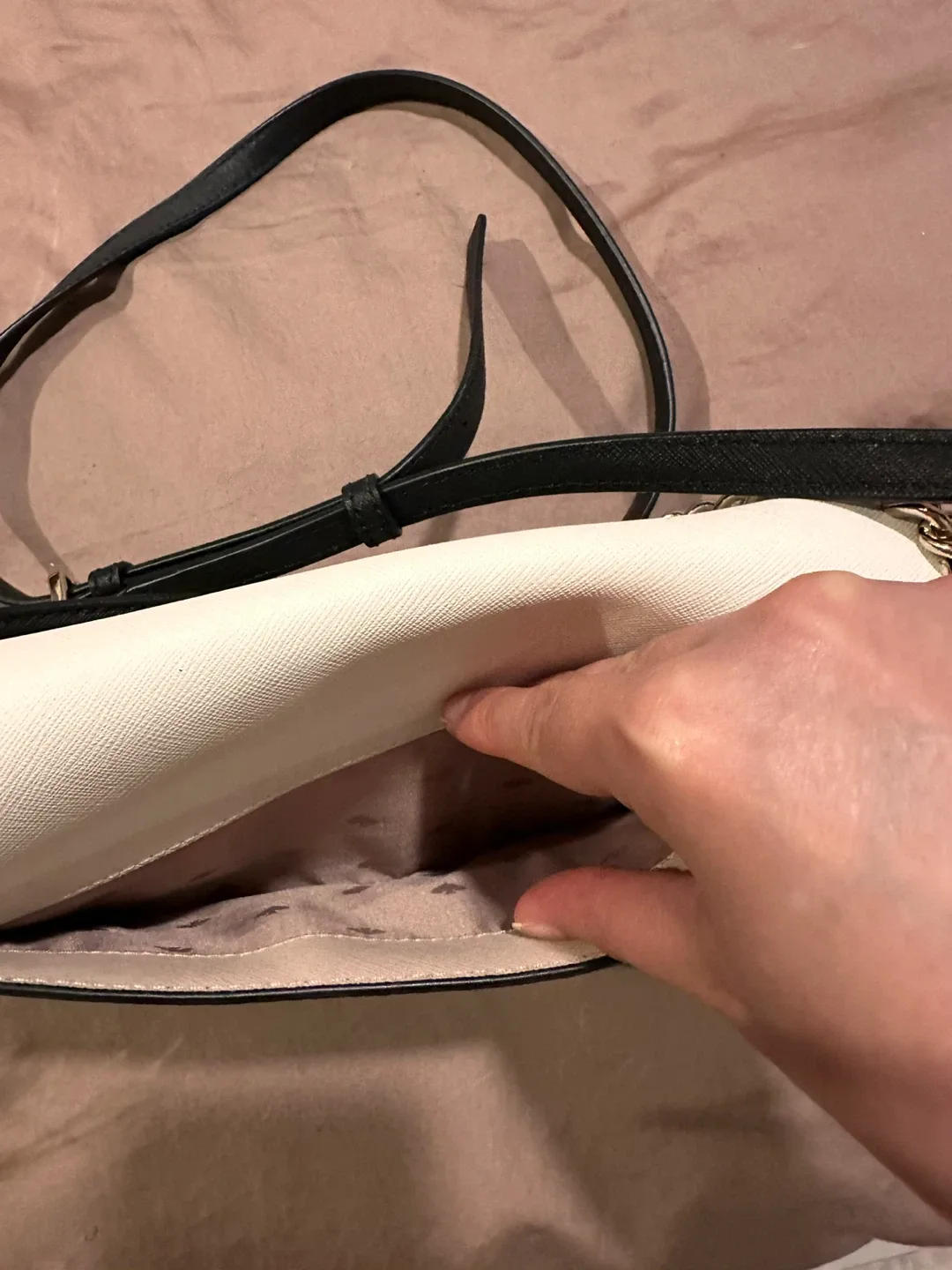 Kate Spade crossbody bag image indicator(4)