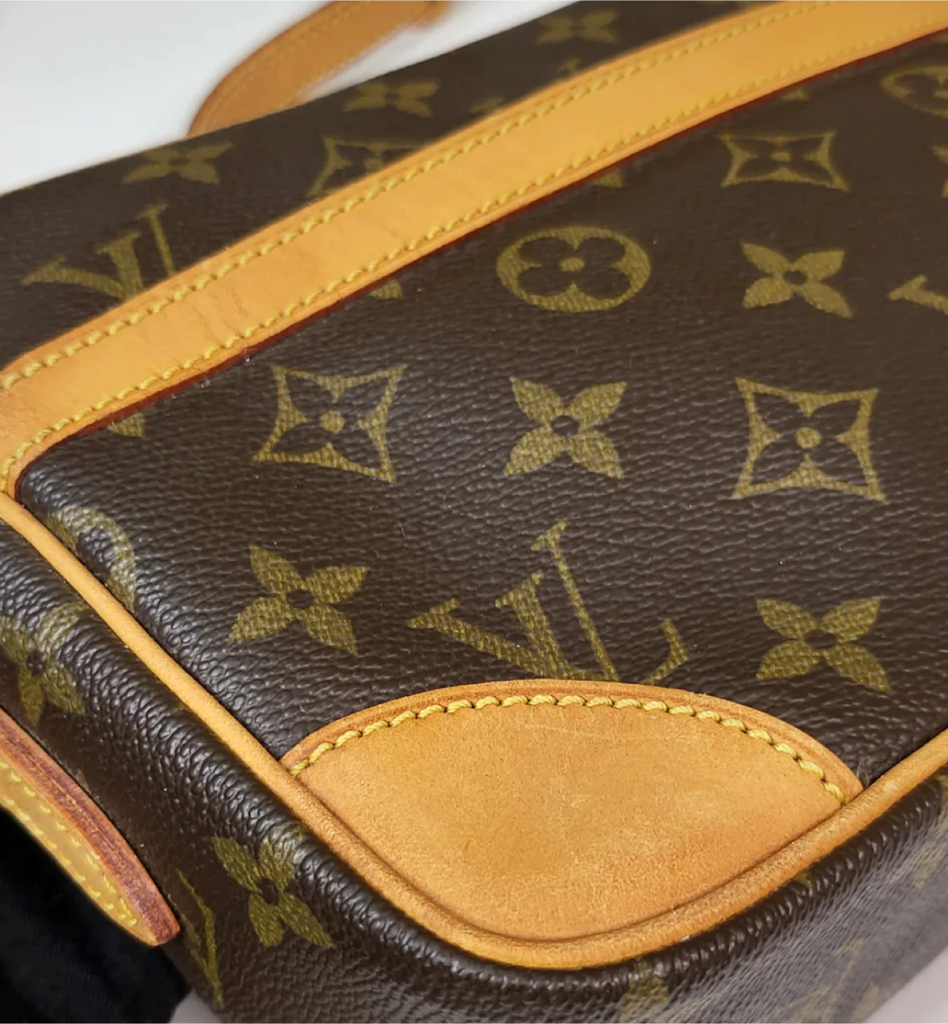 Louis Vuitton Brown Monogram Shoulder Bag - photo 3