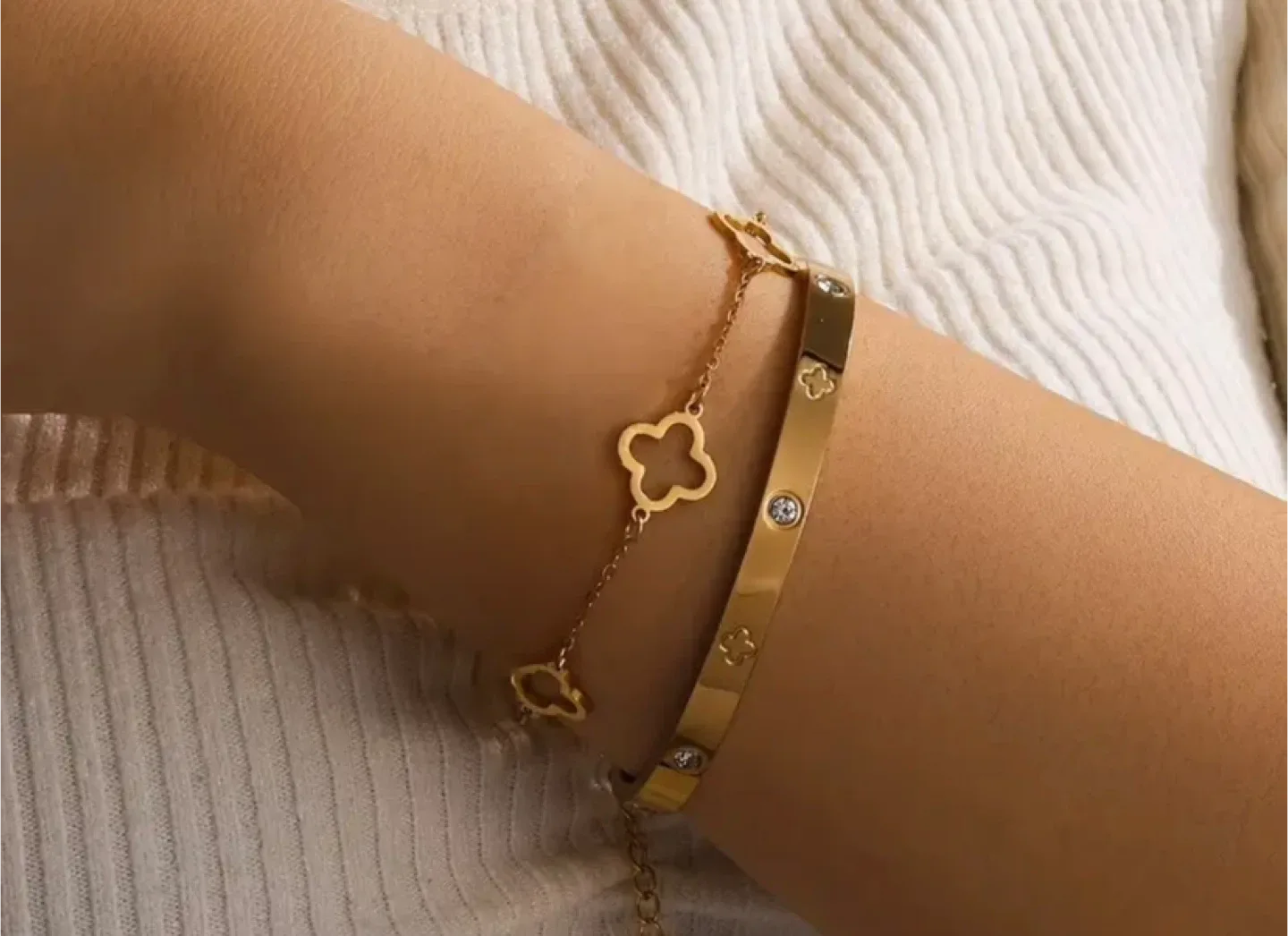 Gold Clover Bracelet Set image indicator(3)