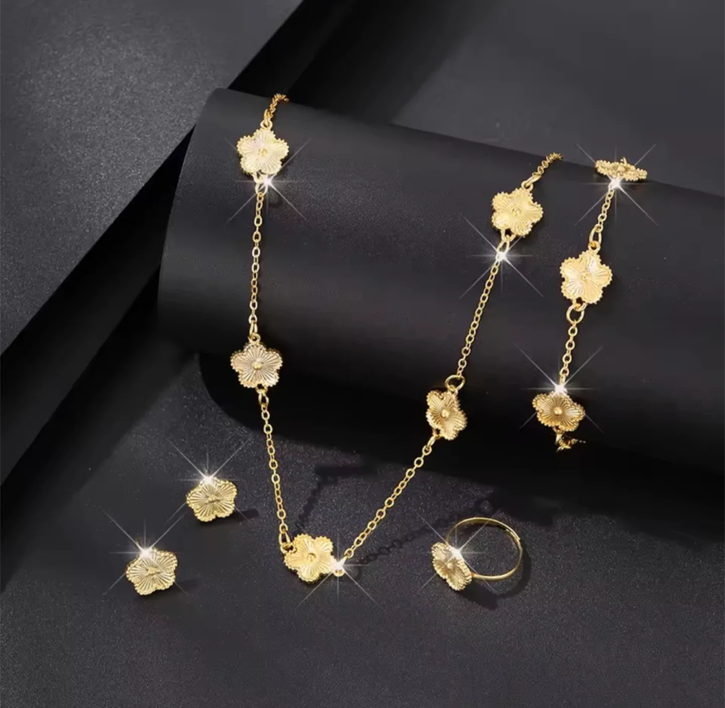 Gold Flower Jewelry Set image indicator(2)