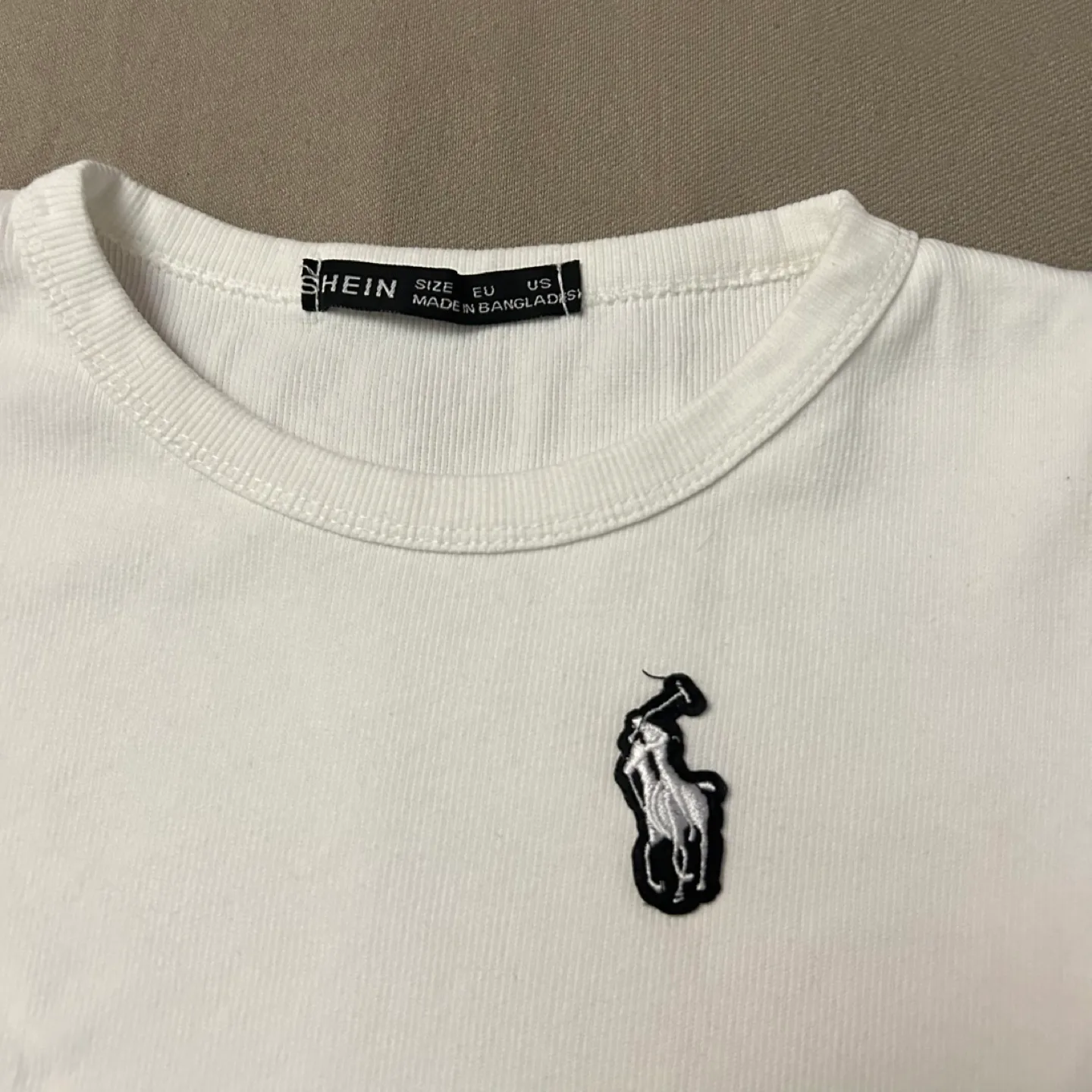 Shein cropped T-Shirts - Black & White image indicator(4)