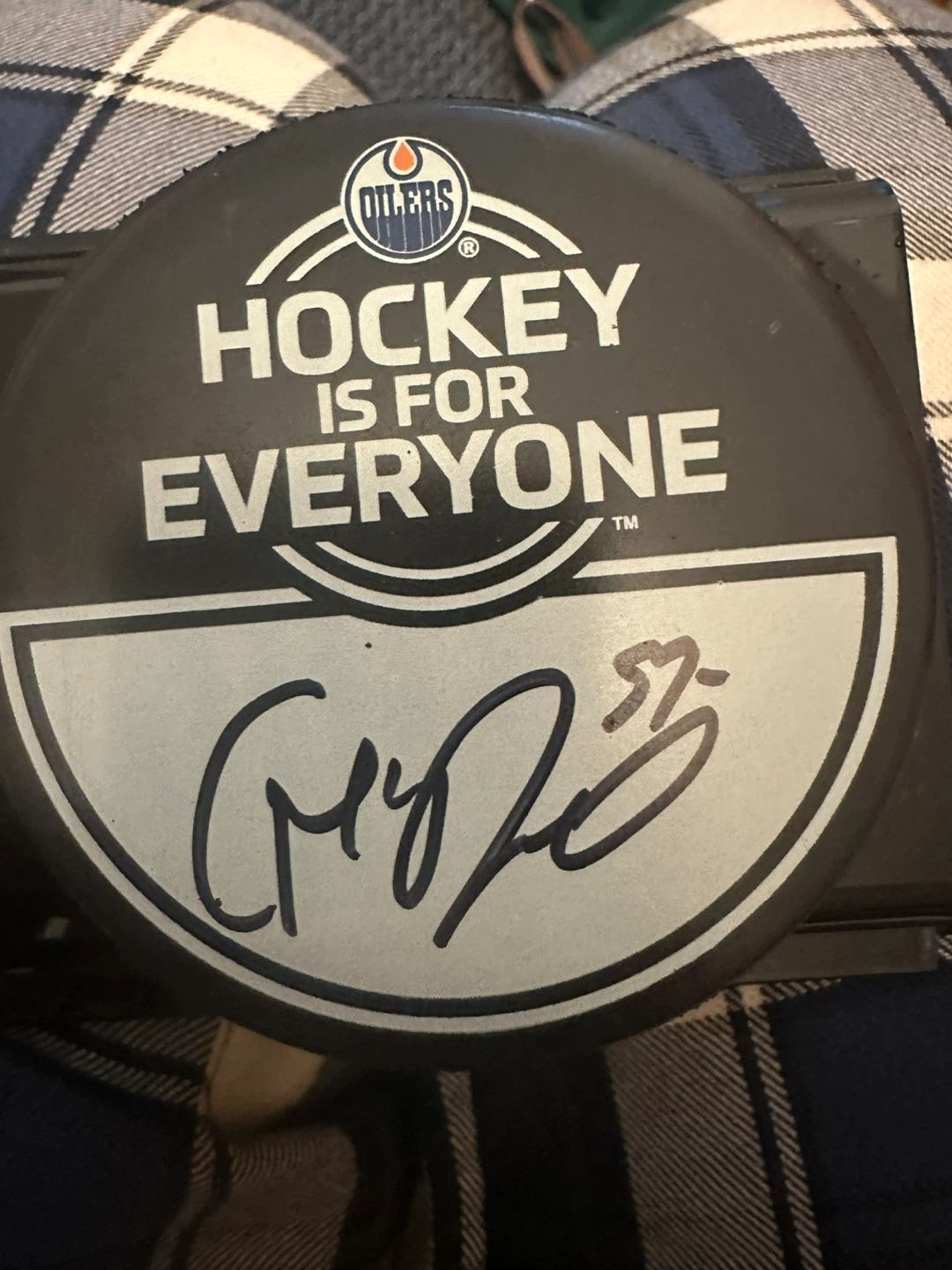 Sign Connor McDavid puck 2018