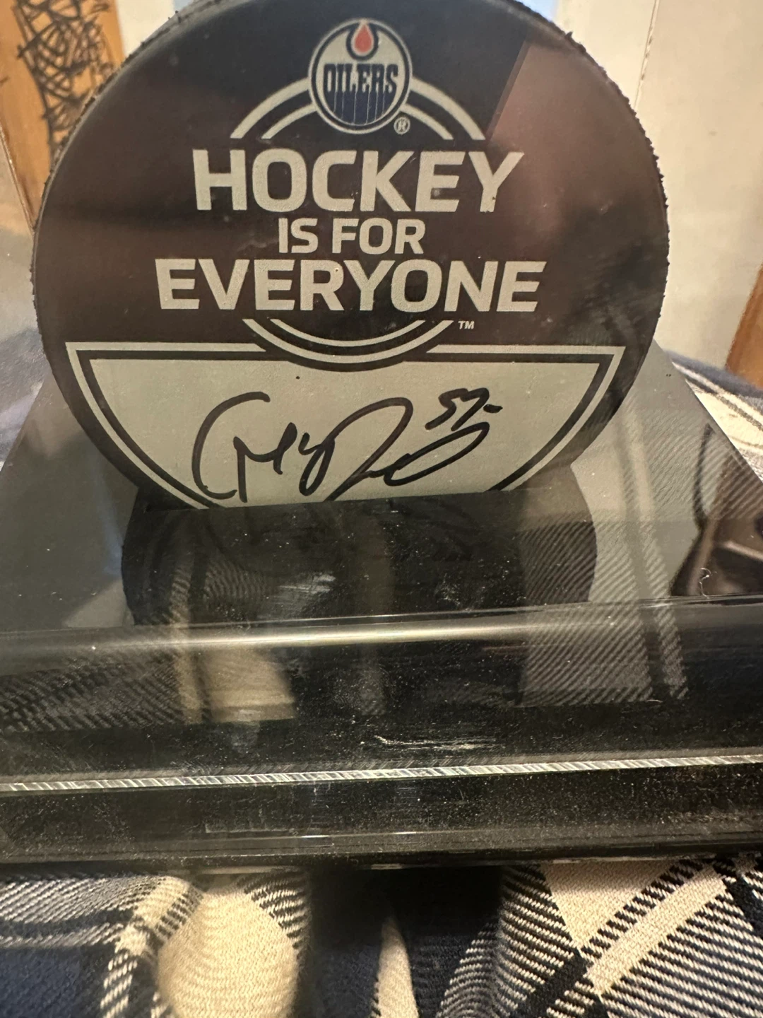 Sign Connor McDavid puck 2018 - photo 2