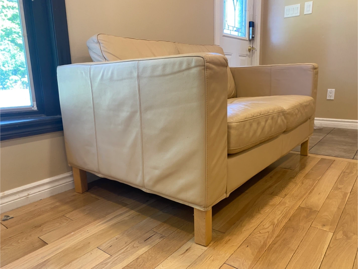 Leather IKEA Karlanda Cream Loveseat (CAN  DELIVER) - photo 4