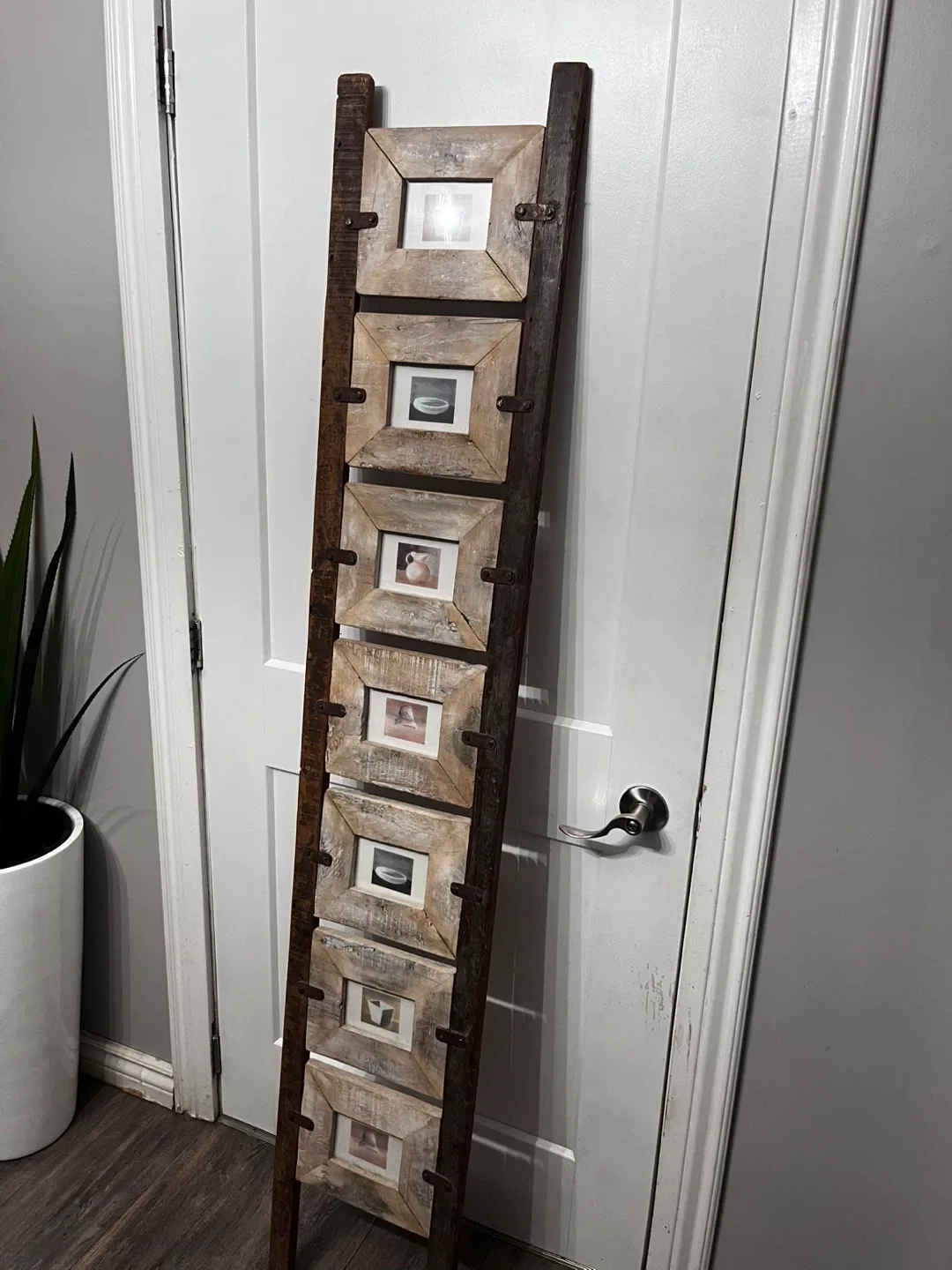 🥕Rustic Wooden Ladder with Picture Frames image indicator(2)