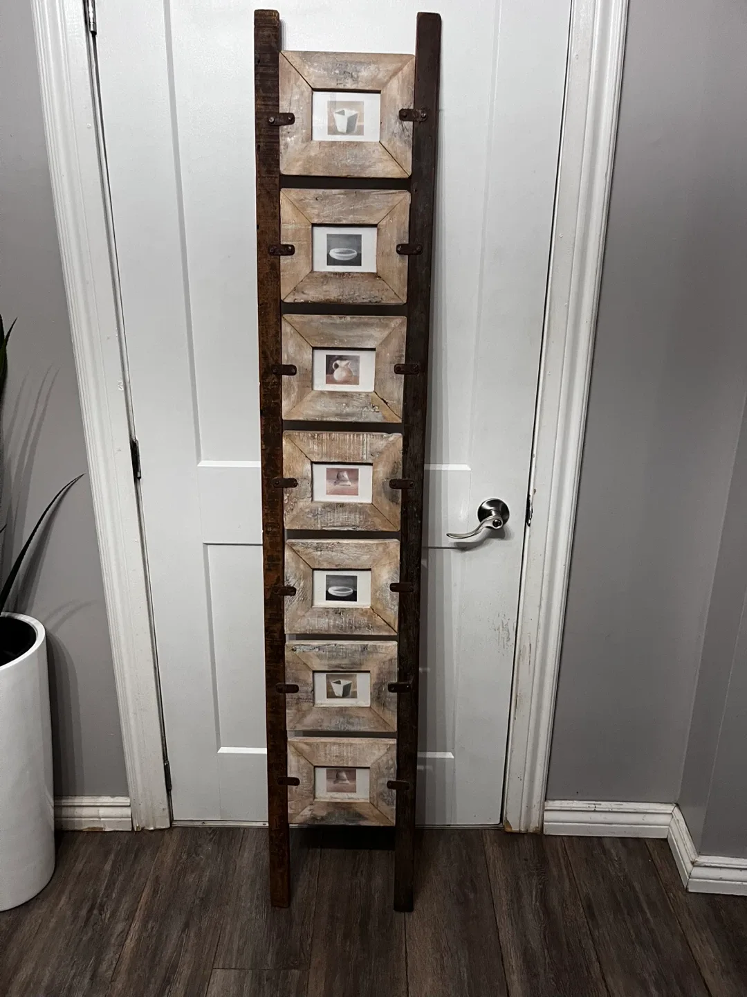 🥕Rustic Wooden Ladder with Picture Frames thumbnail