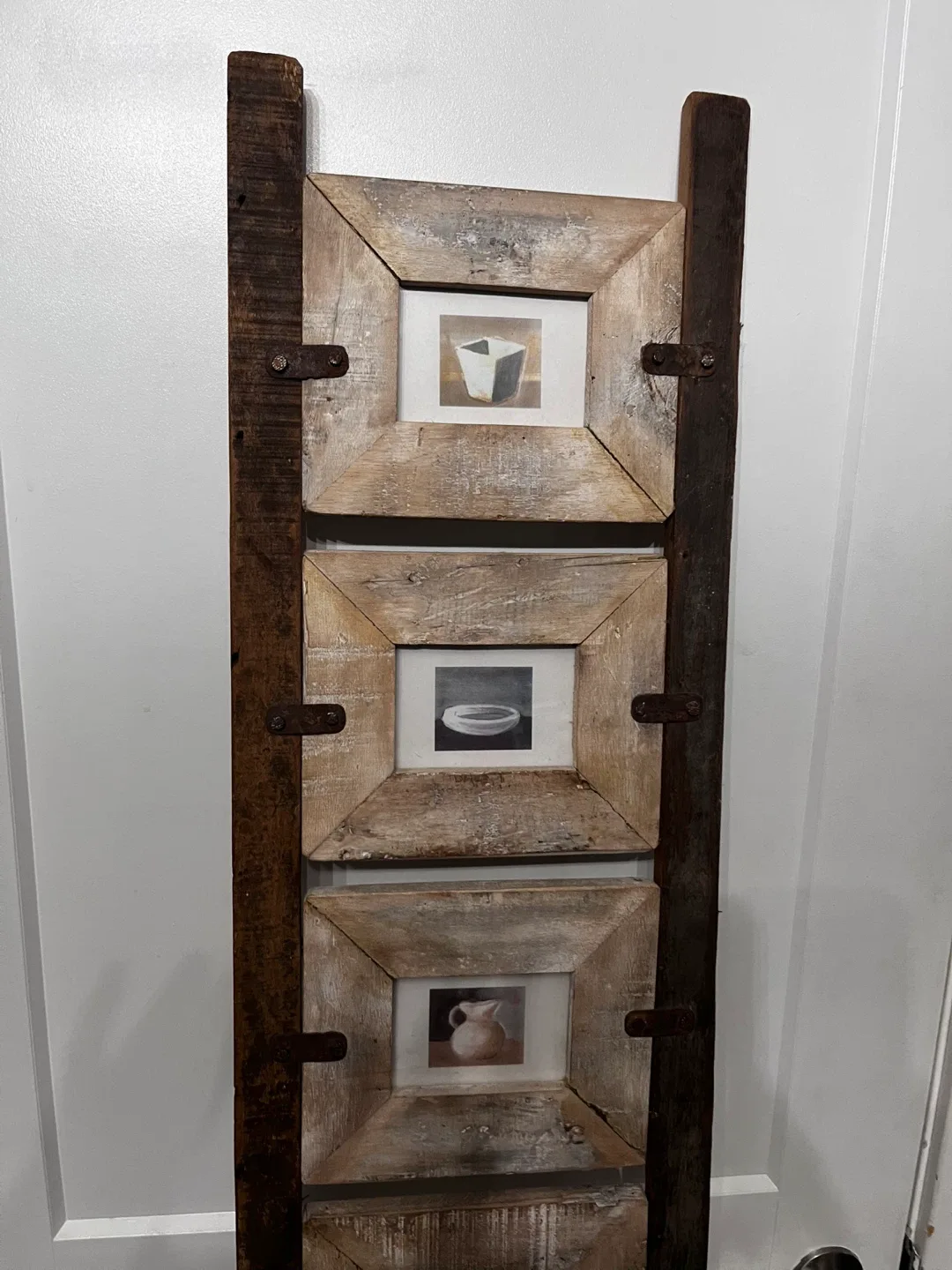 🥕Rustic Wooden Ladder with Picture Frames image indicator(3)