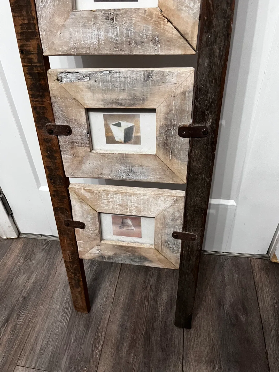 🥕Rustic Wooden Ladder with Picture Frames image indicator(4)
