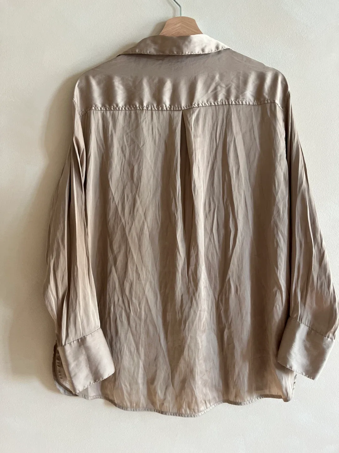 Old Navy Button-Up Shirt - Size M image indicator(3)