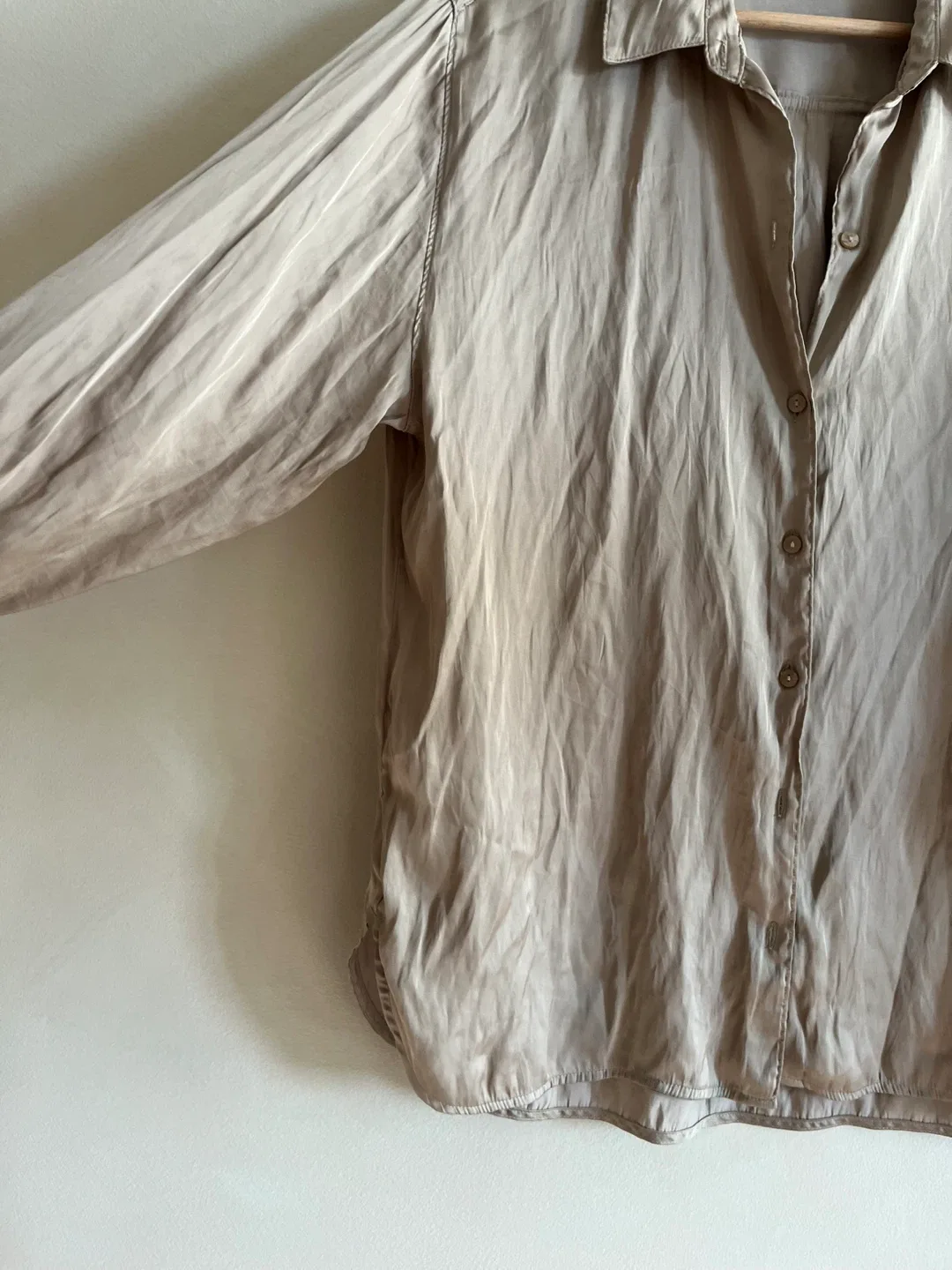 Old Navy Button-Up Shirt - Size M image indicator(2)