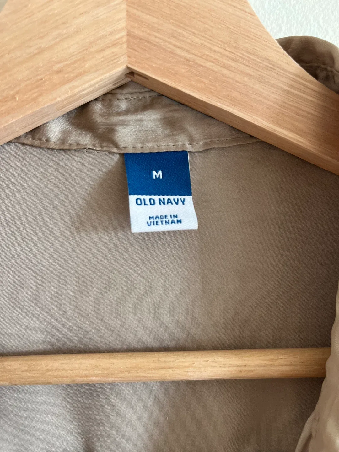 Old Navy Button-Up Shirt - Size M image indicator(4)