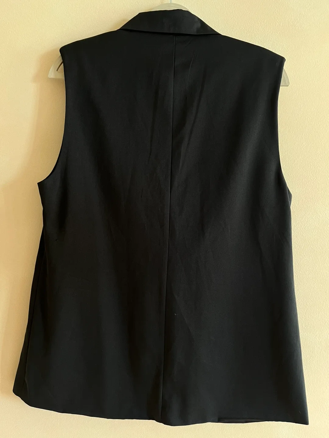 Forever 21 Black Sleeveless Blazer - Size L image indicator(2)