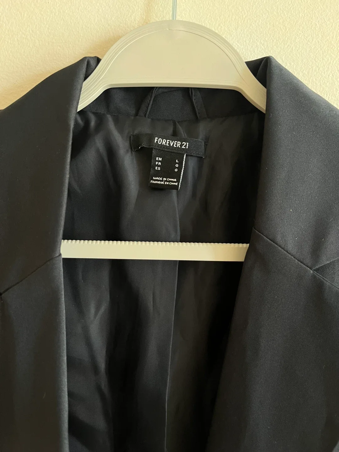 Forever 21 Black Sleeveless Blazer - Size L image indicator(3)