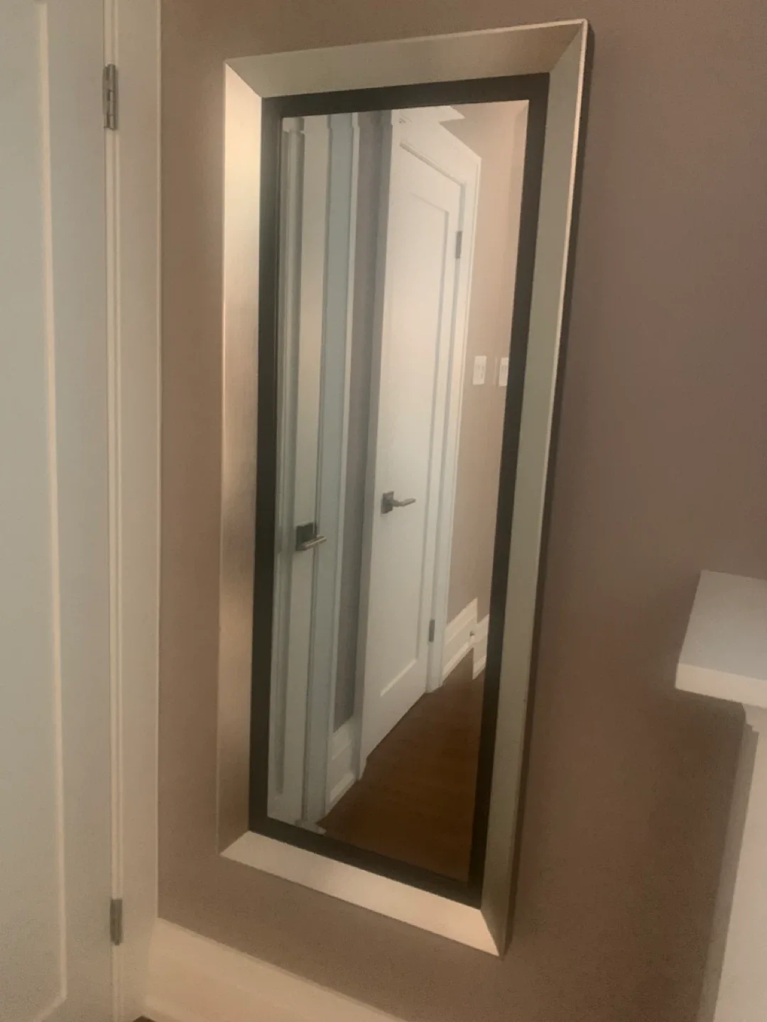 Framed Wall Mirror image indicator(4)