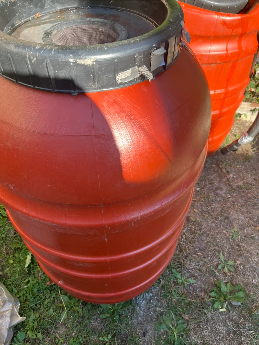 Red Plastic Rain Barrel with Black Lid - photo 3