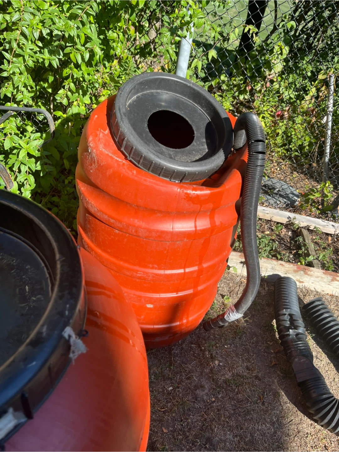 Red Plastic Rain Barrel with Black Lid - photo 4