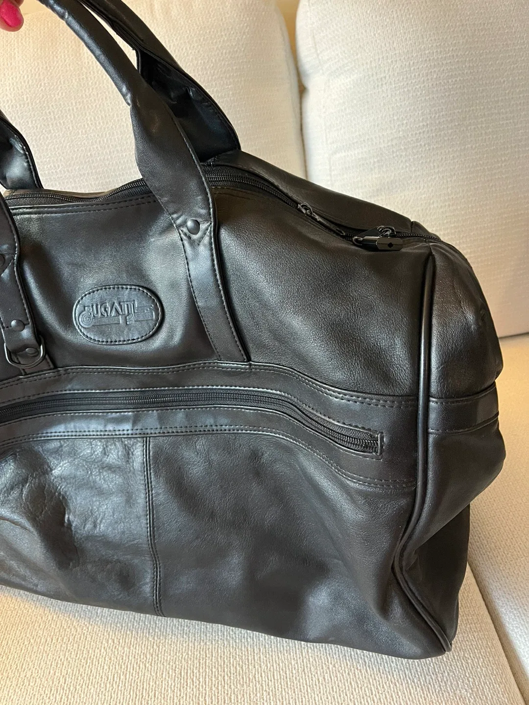 Bugatti Leather Travel Bag image indicator(5)