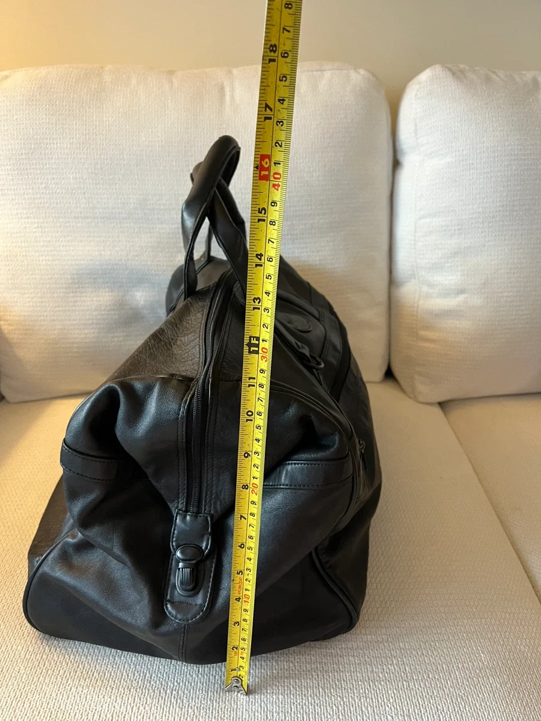 Bugatti Leather Travel Bag image indicator(10)