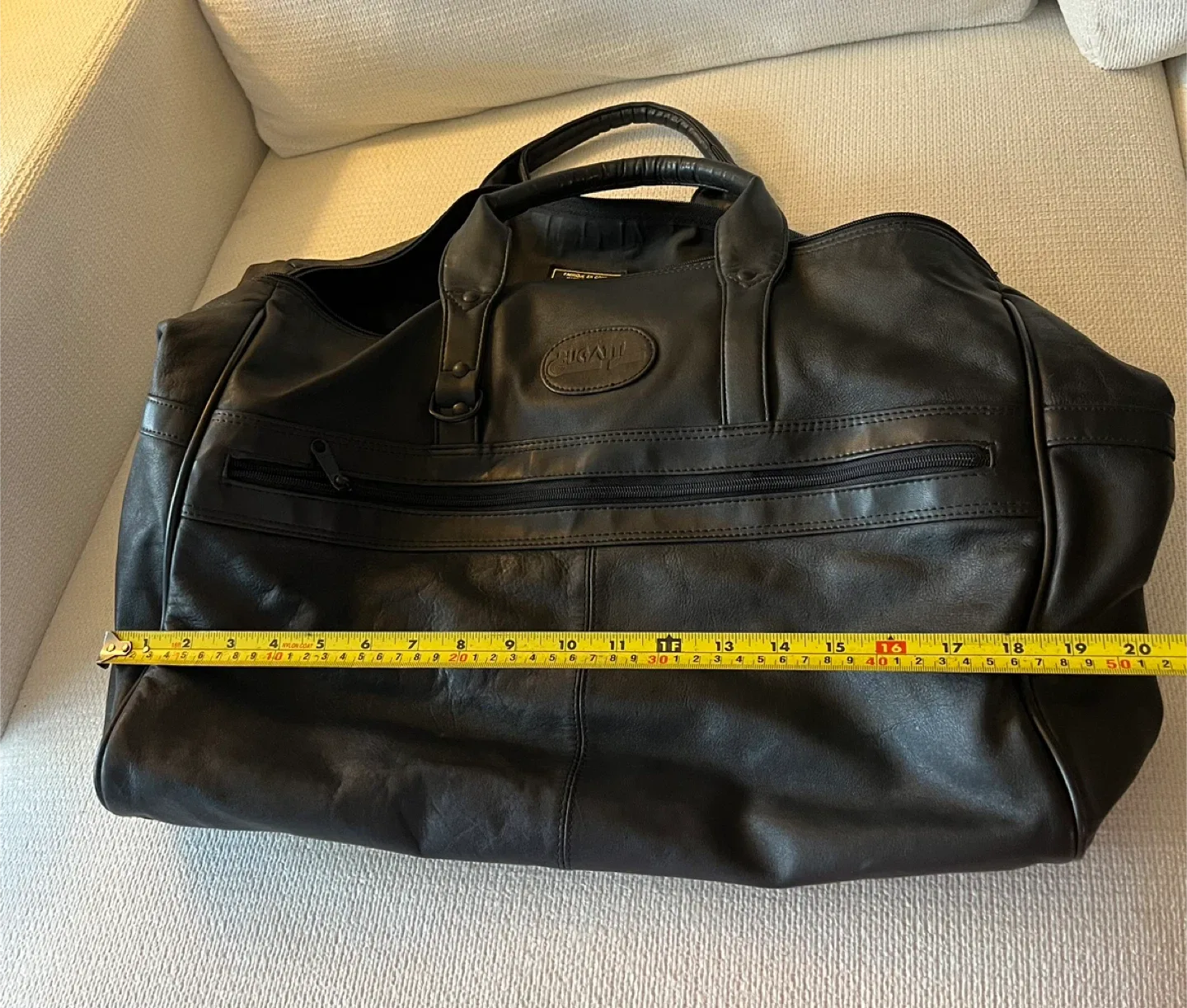 Bugatti Leather Travel Bag image indicator(9)