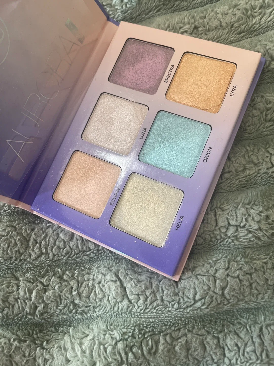 Anastasia Beverly Hills Aurora Glow Kit image indicator(2)