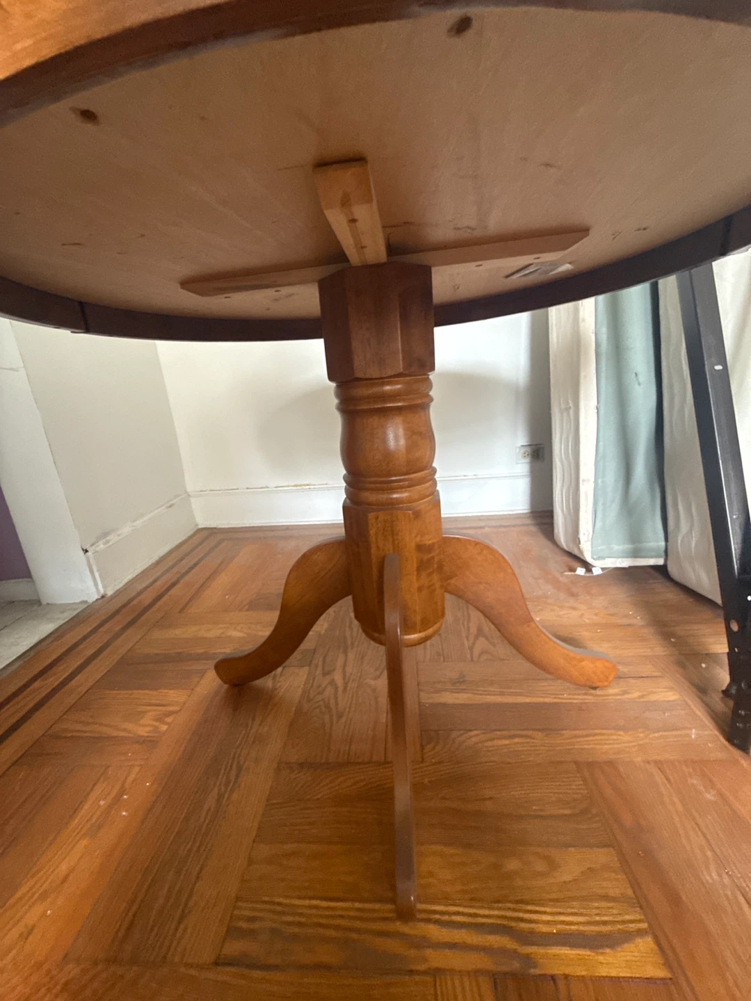 Round Wooden Table - photo 3