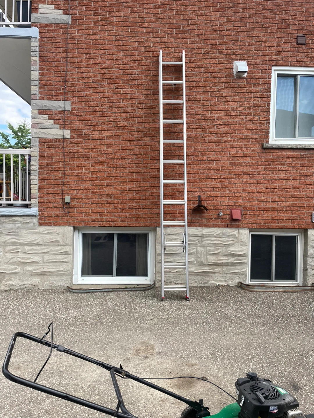 Featherlite 24ft Aluminum Extension Ladder - photo 3