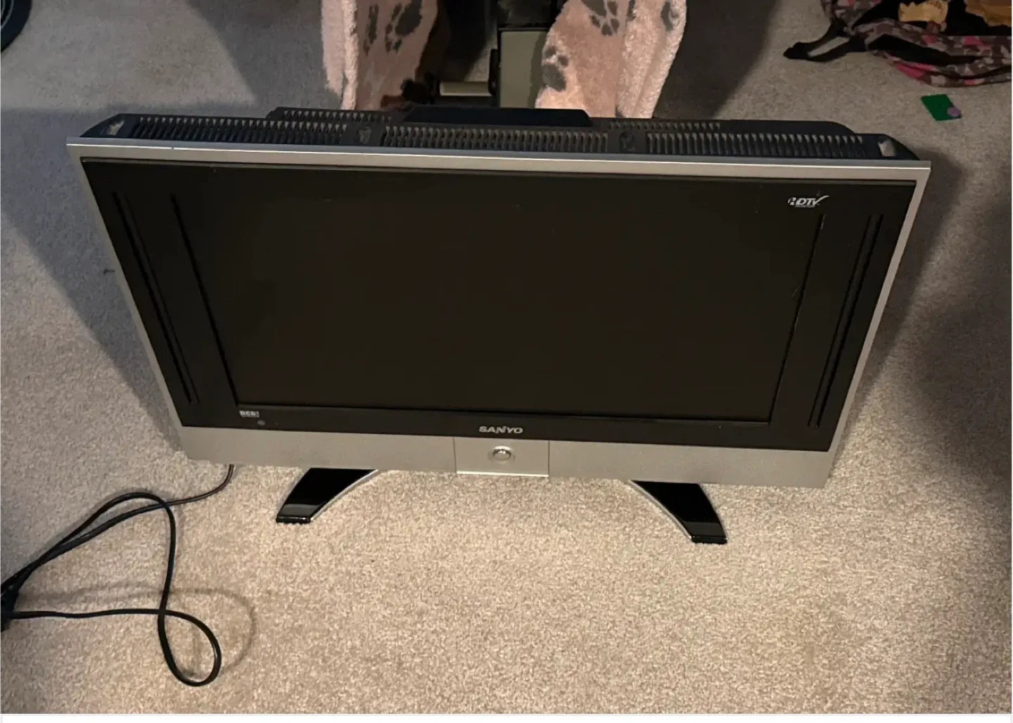 Sanyo smaller than 32" LCD TV 🥕