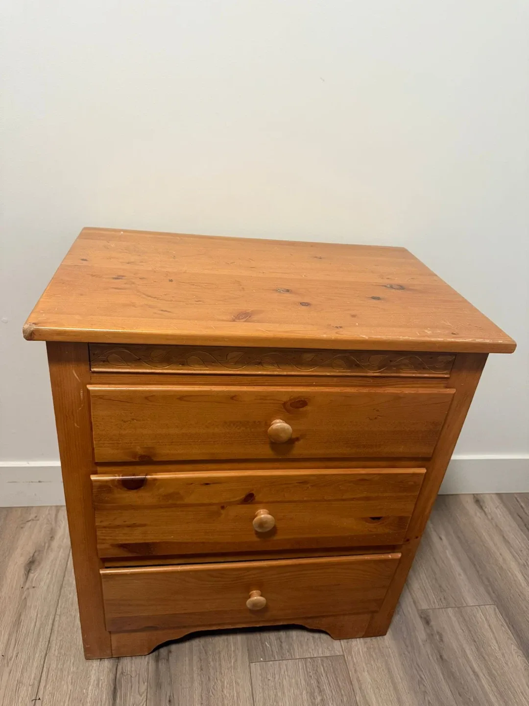 3-Drawer Dresser with Mirror image indicator(2)