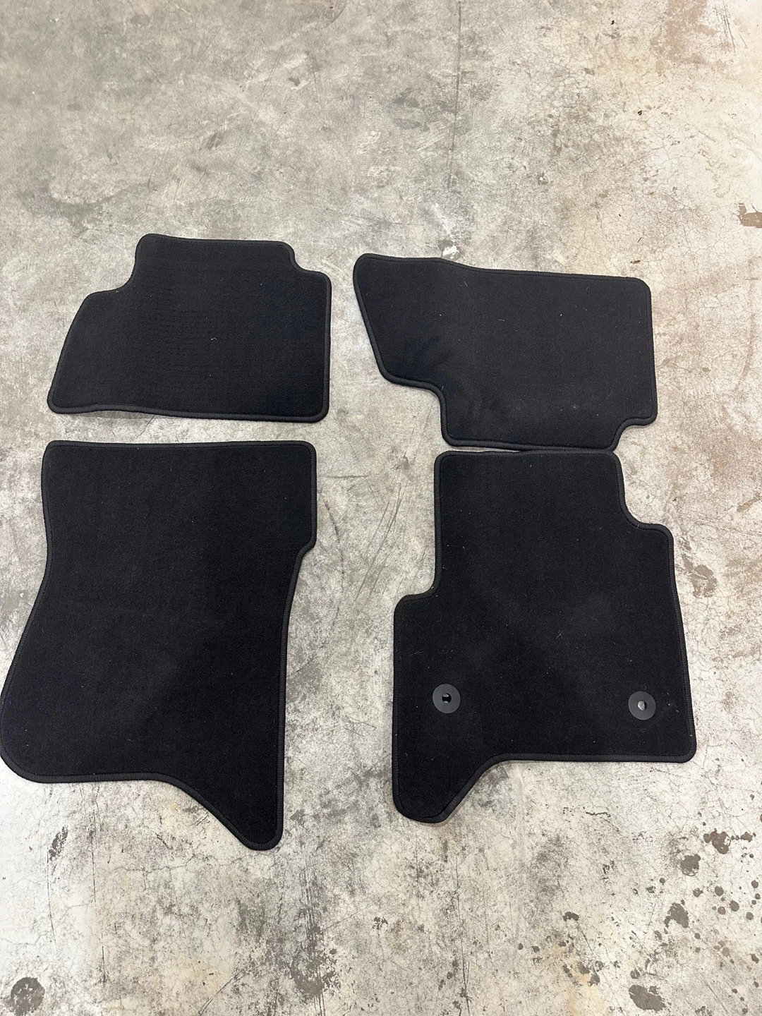 GMC YUKON FLOOR MATS 84459333 Jet Black 4-Piece SUV Floor Mats - photo 5