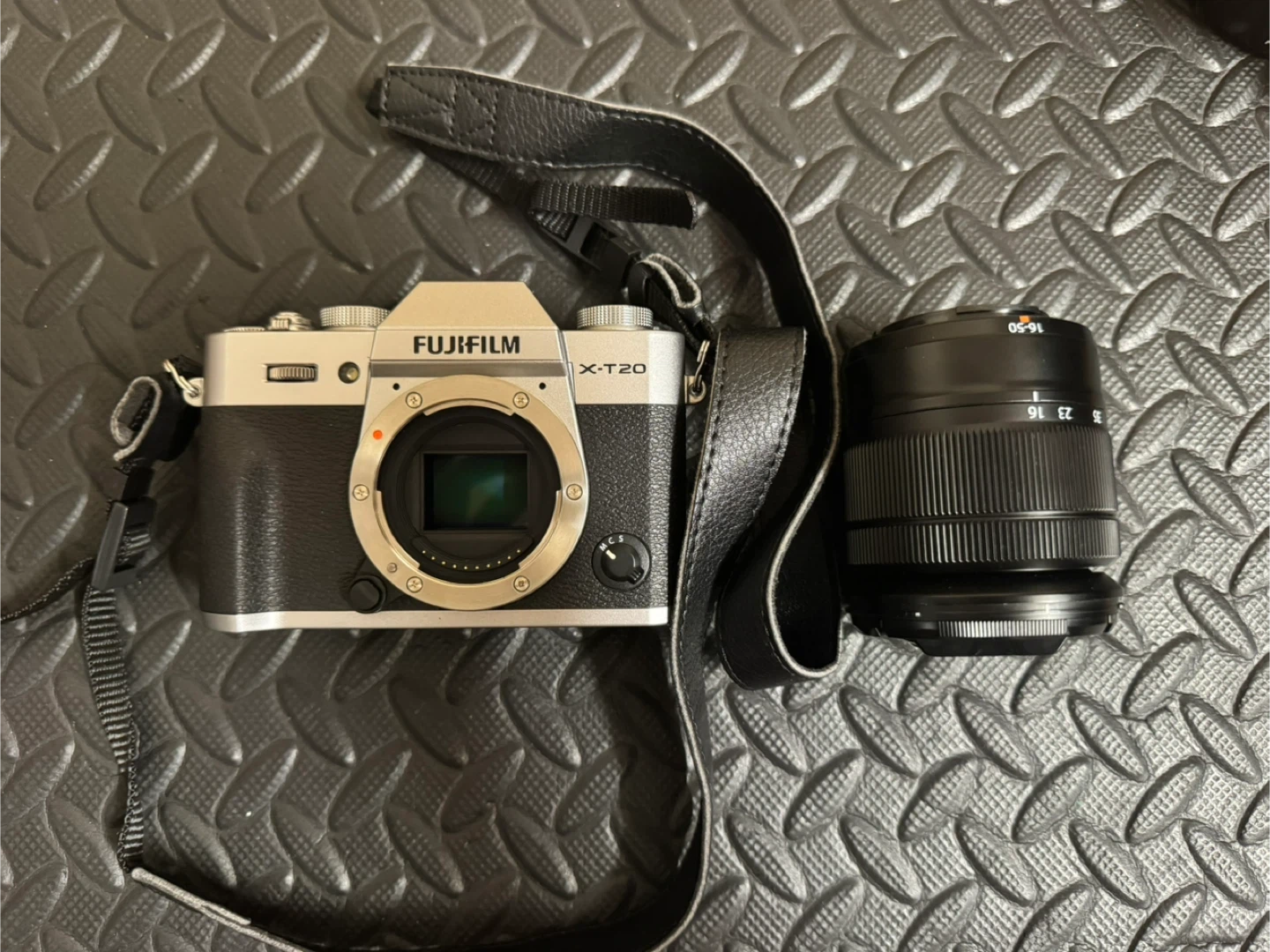 Fujifilm X-T20 Mirrorless Camera with Lens - photo 3