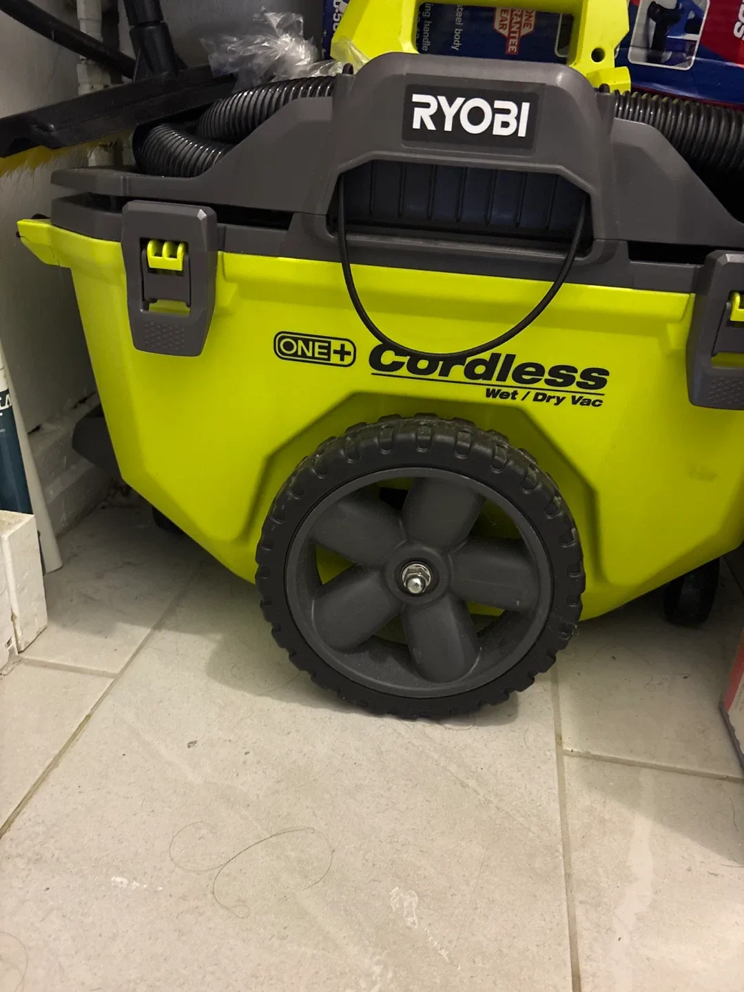Ryobi ONE+ Cordless Wet/Dry Vac thumbnail