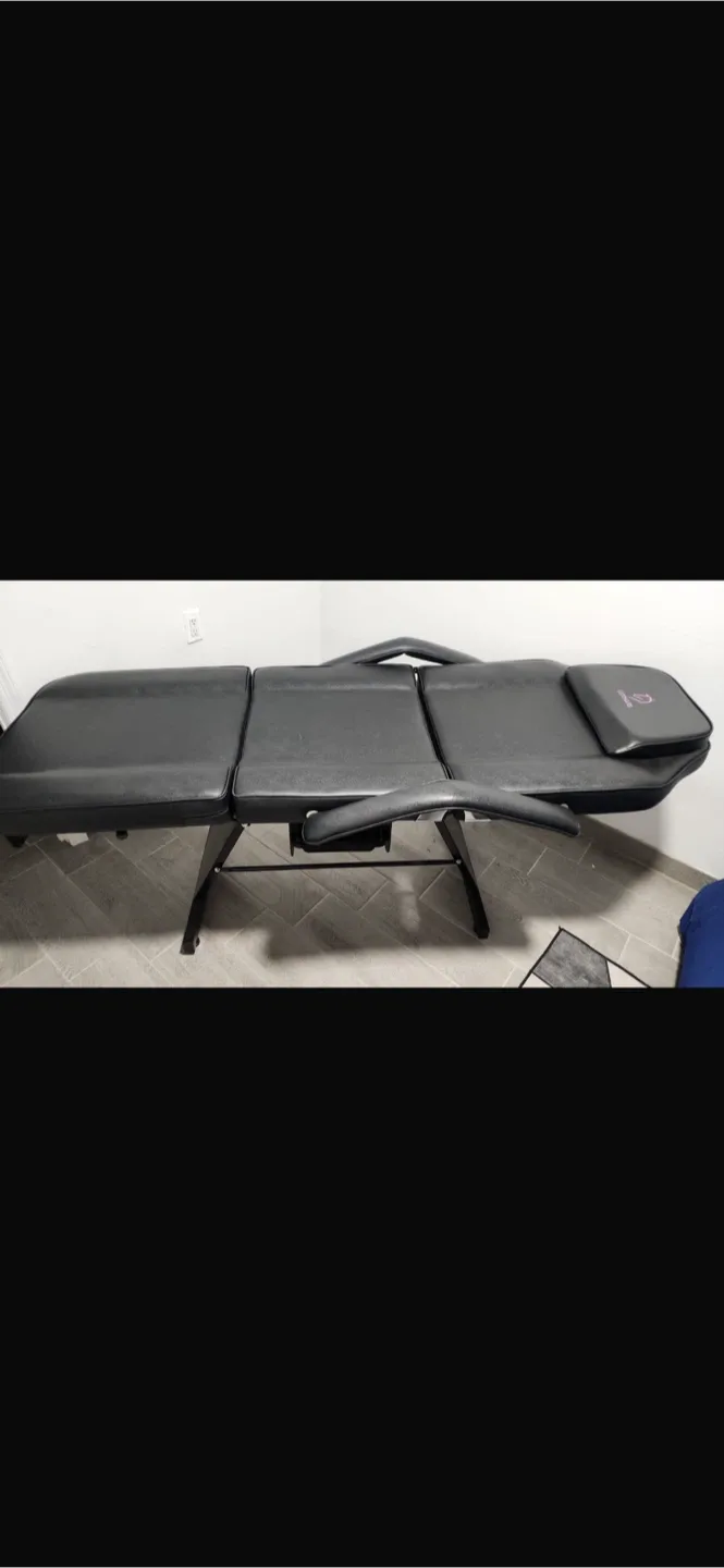 Luxmars Black Adjustable Tatto  Chair