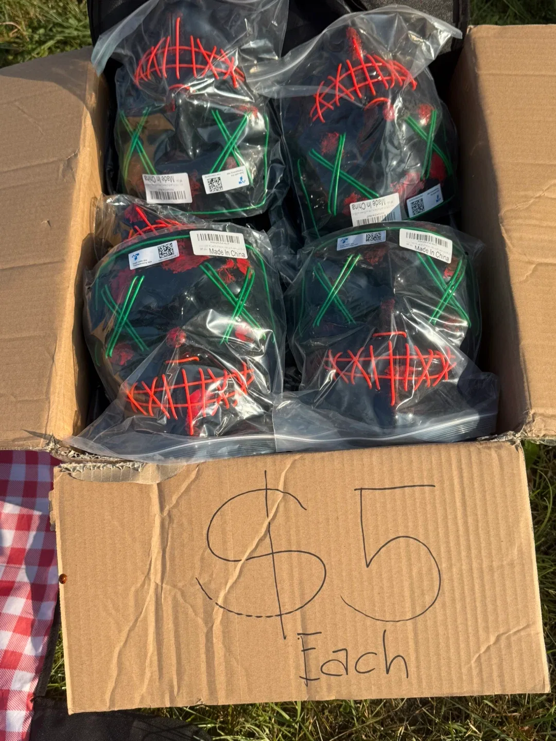 halloween Masks, 3d stuffs, Hats, and Bags image indicator(3)