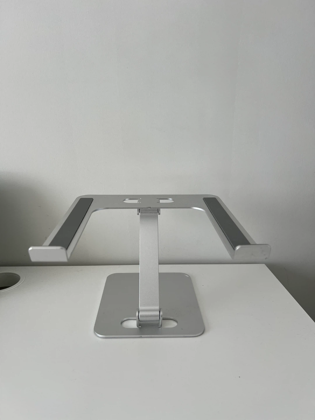 Adjustable Aluminum Laptop Stand - photo 4