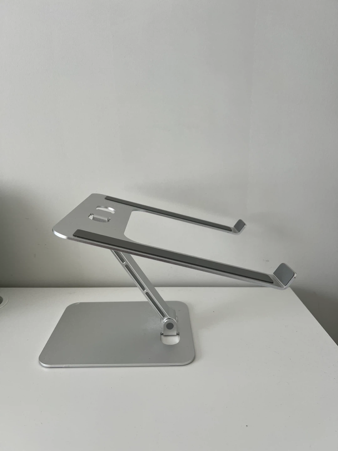 Adjustable Aluminum Laptop Stand - photo 2